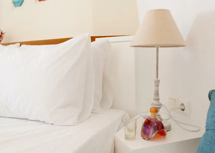 Lena فندق ستيليدا