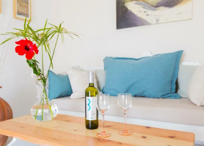 Lena فندق ستيليدا